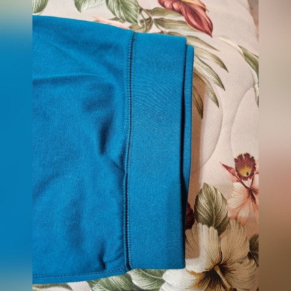 #346 Breckenridge- Knit Capris w/ Embroidered Leaf - Size: 2X- various colors - Picture 4 of 8